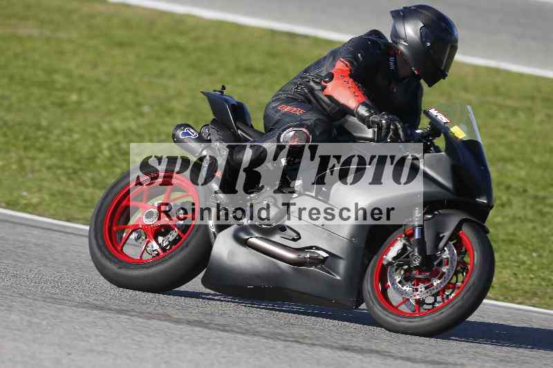 /02 28.-31.01.2025 Moto Center Thun Jerez/gruen-green/79